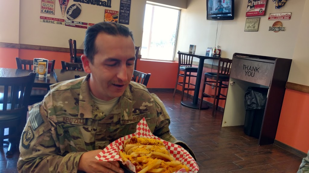 Tailgate Sports Lounge | restaurant | 108 Cunningham Ave, Cannon AFB, NM 88103, USA | 5757842448 OR +1 575-784-2448