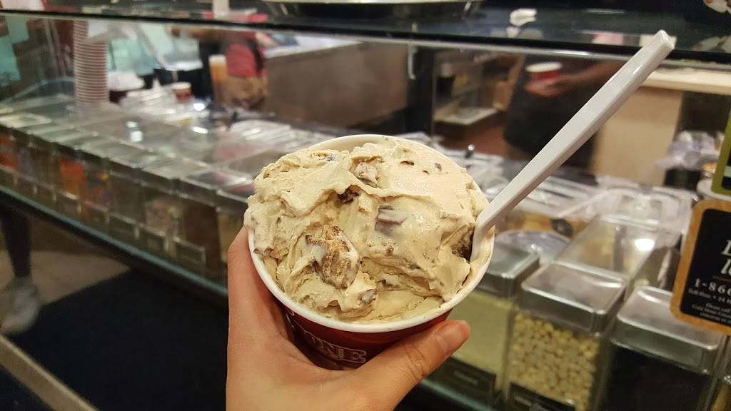 Cold Stone Creamery | bakery | 1316 S Halsted St, Chicago, IL 60607, USA | 3122262800 OR +1 312-226-2800