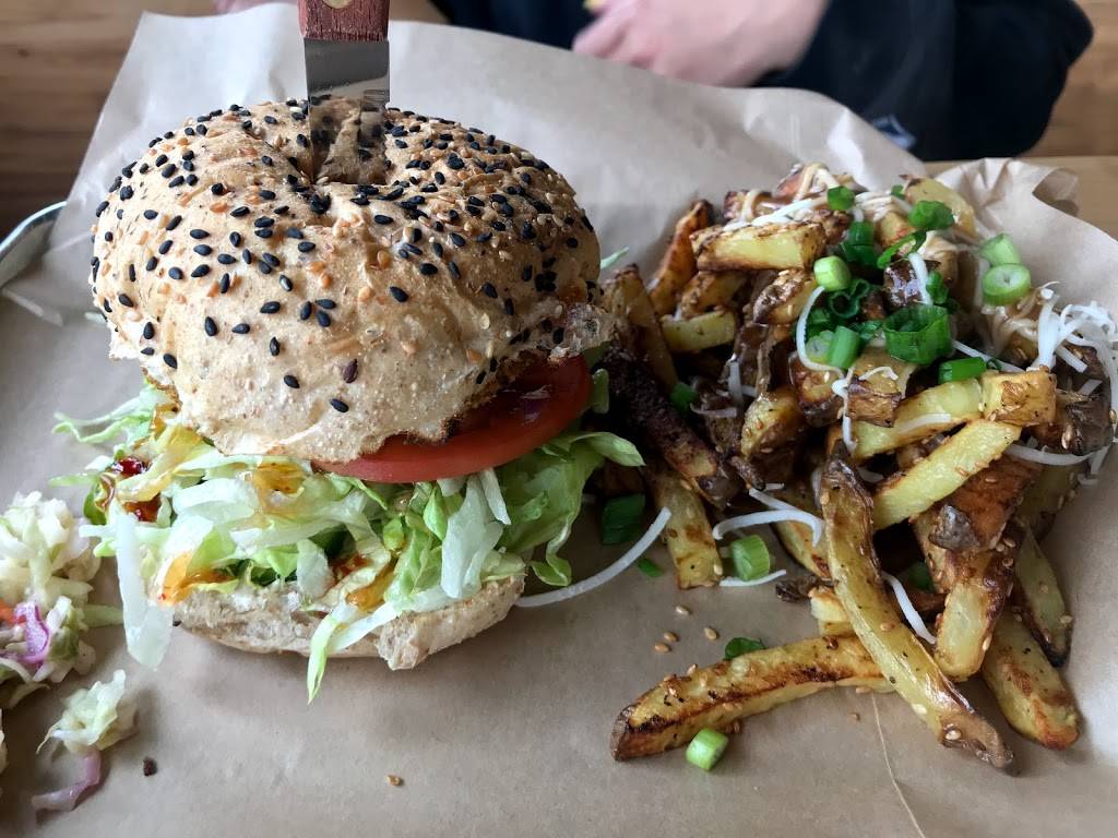 Boon Burger Cafe | restaurant | 497 Dundas St W unit 1, Oakville, ON L6M 4M2, Canada | 9052570799 OR +1 905-257-0799