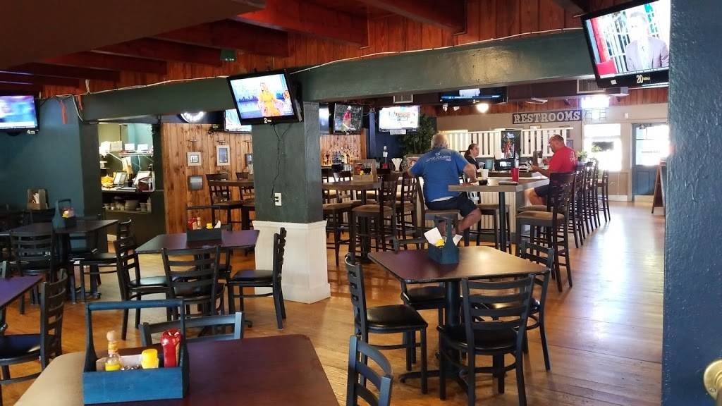 Lake House Bar & Grill | restaurant | 315 N Highland St, Mt Dora, FL 32757, USA | 3527357433 OR +1 352-735-7433