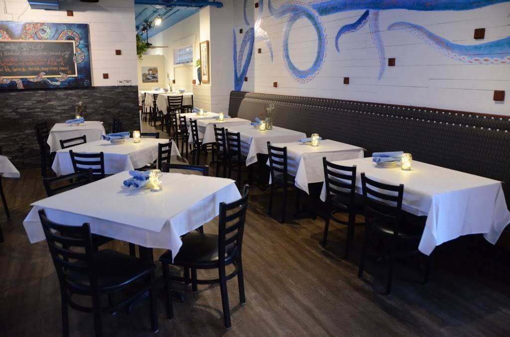 Chrissoulas Restaurant | restaurant | 602 N Milwaukee Ave, Libertyville, IL 60048, USA | 8475493046 OR +1 847-549-3046