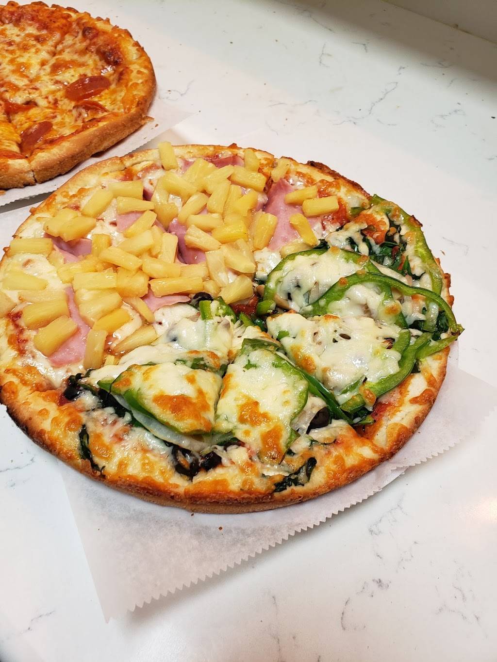 Singas Famous Pizza | restaurant | 37-11 Junction Blvd, Queens, NY 11368, USA | 9177451500 OR +1 917-745-1500