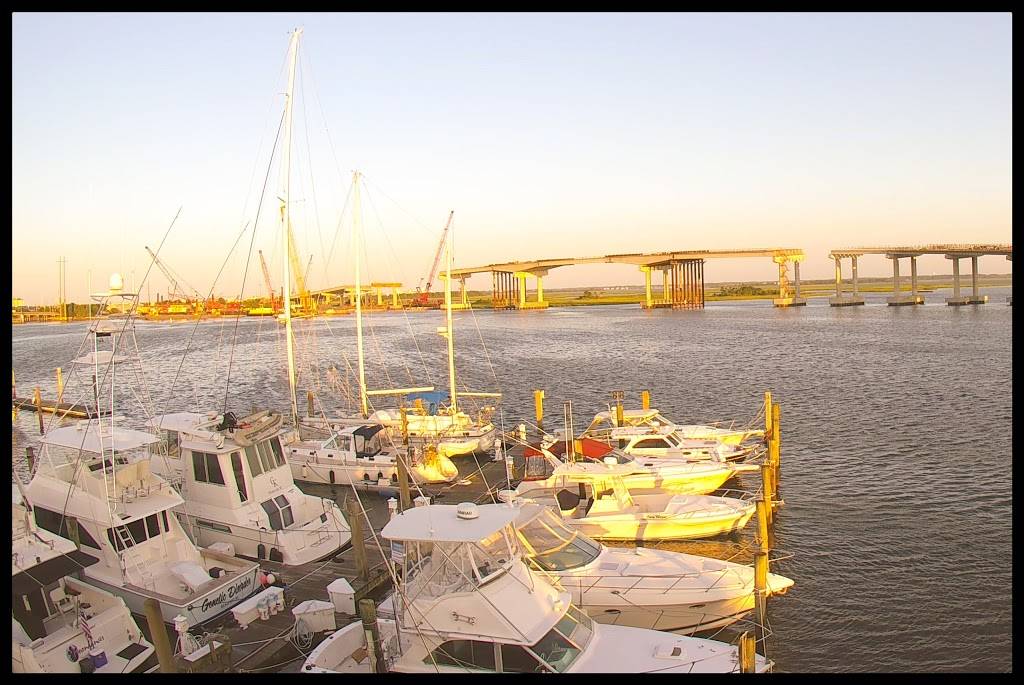 Town Creek Marina | meal takeaway | 114 Town Creek Dr, Beaufort, NC 28516, USA | 2527286111 OR +1 252-728-6111