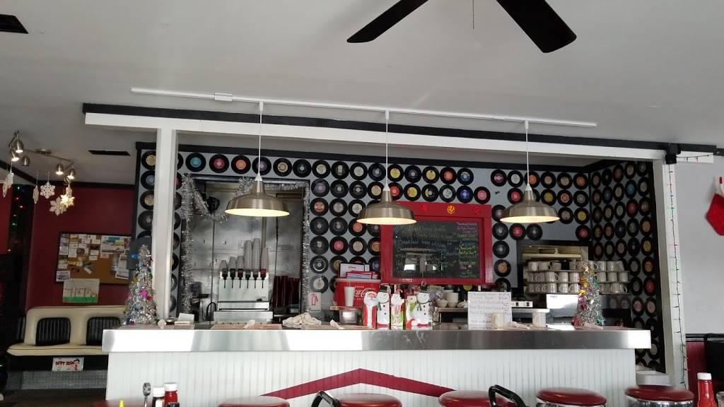 Blinkers Diner | restaurant | 54462 M-43, Bangor, MI 49013, USA | 2694277100 OR +1 269-427-7100