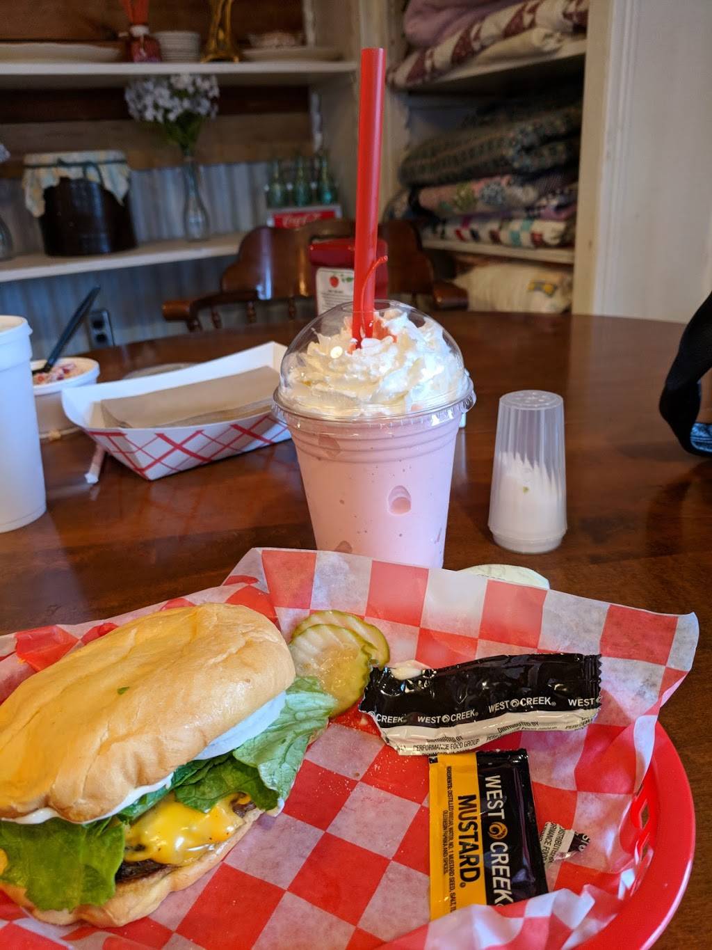 Circle P General Store | restaurant | 563 E Main St, Mt. Juliet, TN 37122, USA | 6155685215 OR +1 615-568-5215