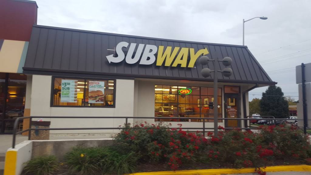 Subway | meal takeaway | 1120 W 103rd Store #300, Kansas City, MO 64114, USA | 8169422368 OR +1 816-942-2368