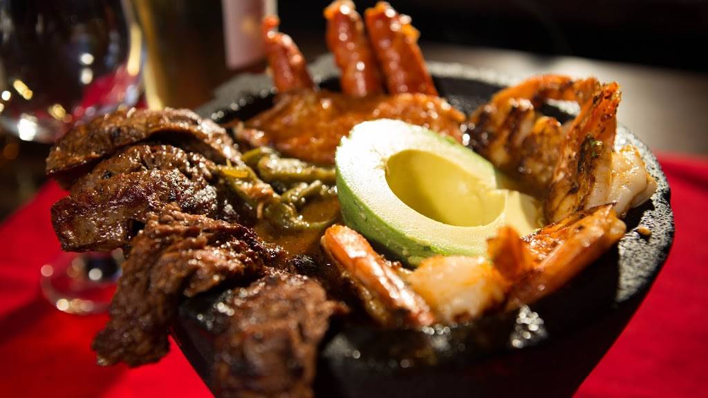 Hecho A Mano Restaurant | restaurant | 3399 NW 72nd Ave #106, Miami, FL 33122, USA | 7863604468 OR +1 786-360-4468