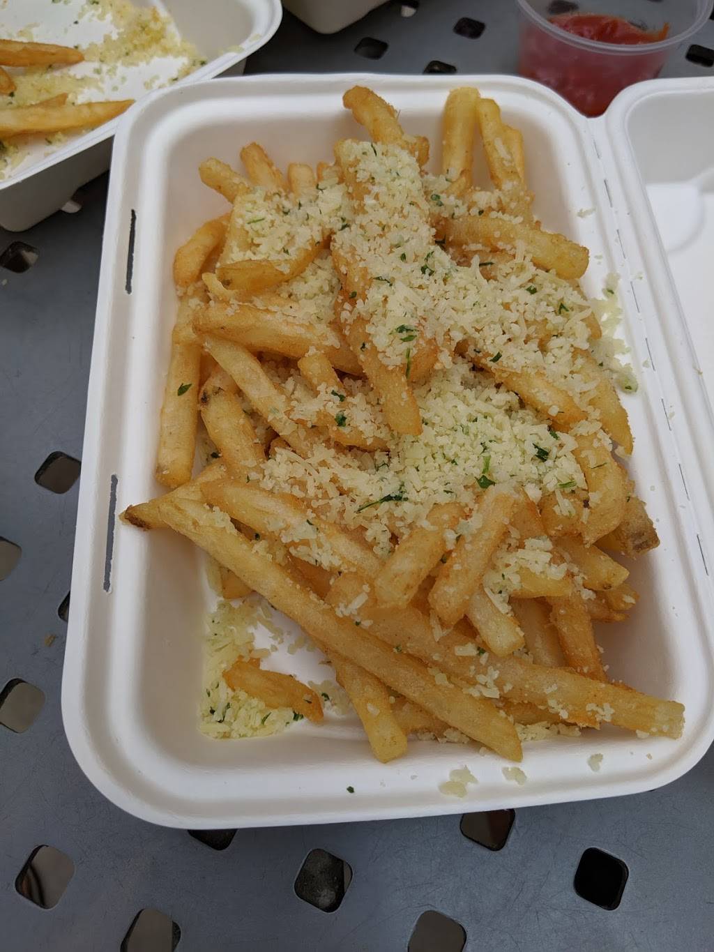 Beach Bar and Grill | restaurant | 3950 S Las Vegas Blvd, Las Vegas, NV 89119, USA | 7026327777 OR +1 702-632-7777