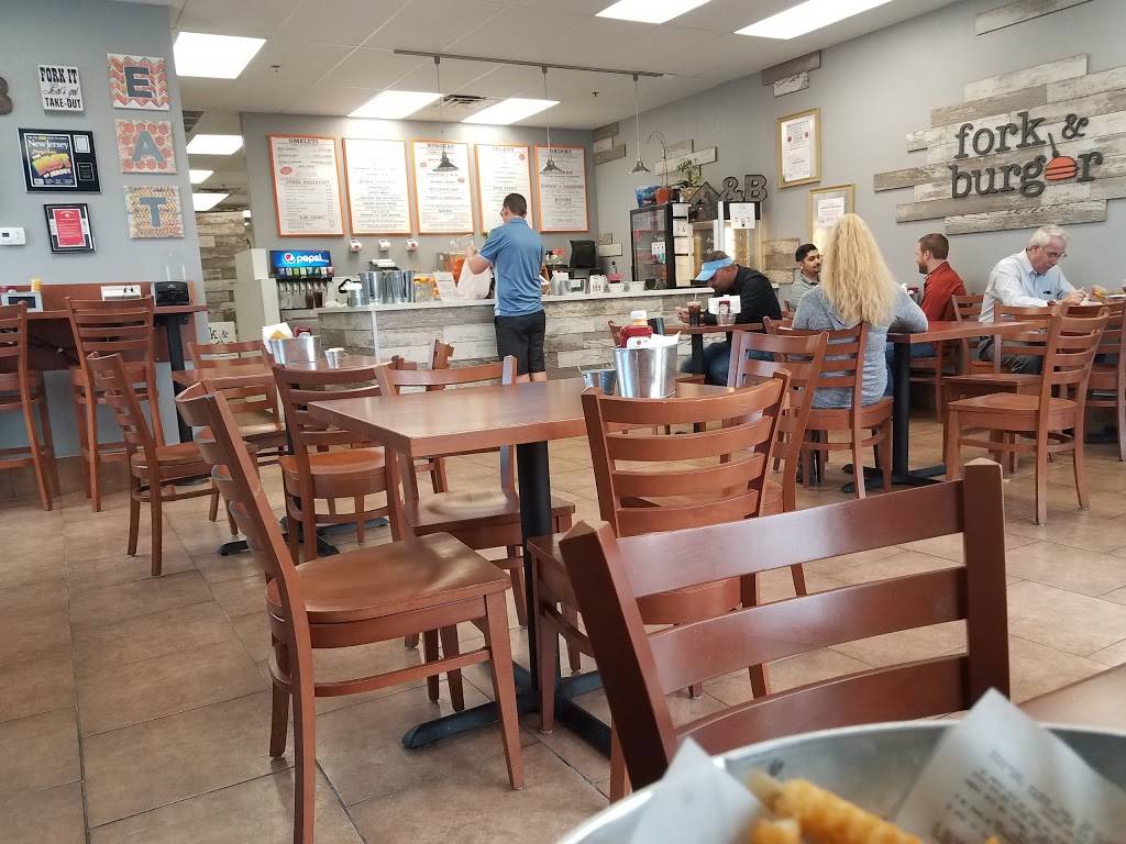 Fork & Burger | restaurant | 6280 S Valley View Blvd #100, Las Vegas, NV 89118, USA | 7024765337 OR +1 702-476-5337