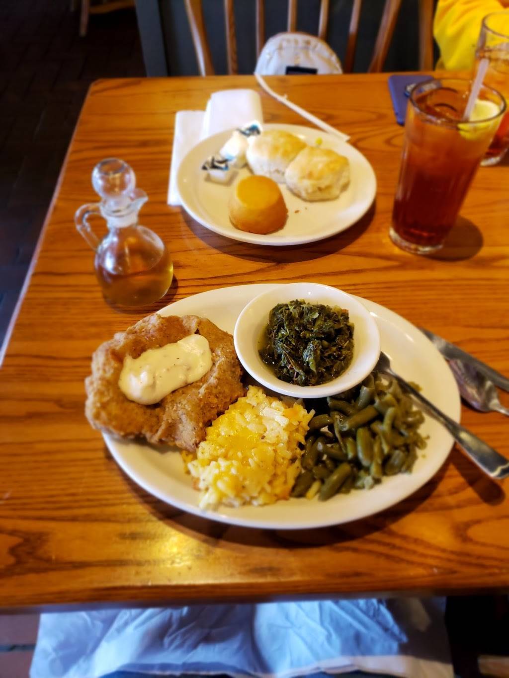 Cracker Barrel Old Country Store | restaurant | 2075 Hylan Dr, Rochester, NY 14623, USA | 5853213230 OR +1 585-321-3230