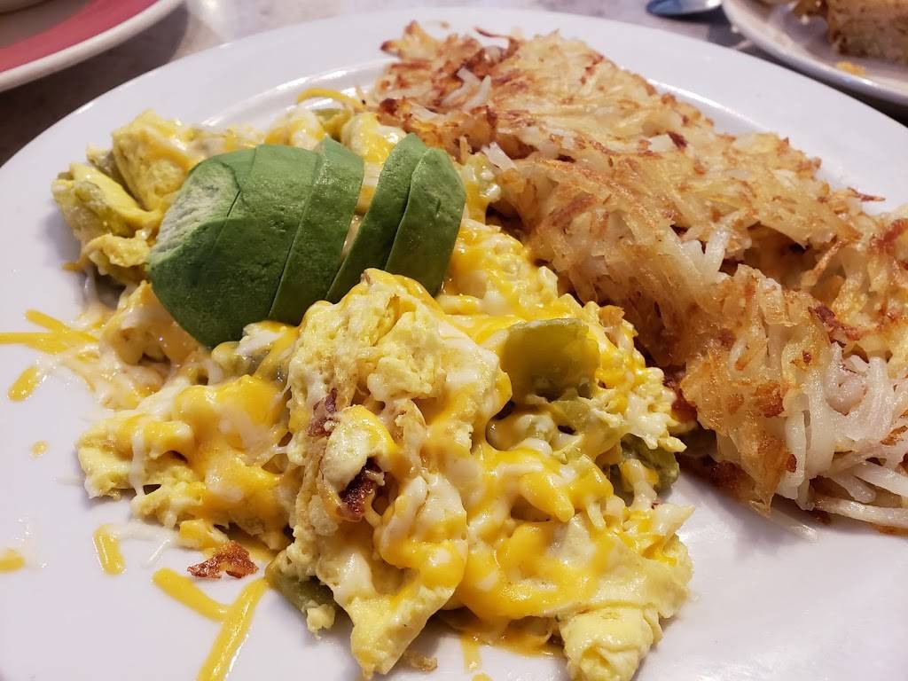 Molly Browns Country Cafe | restaurant | 15775 Mojave Dr, Victorville, CA 92394, USA | 7602414900 OR +1 760-241-4900