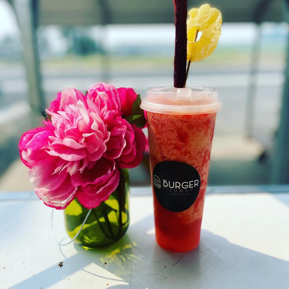 Burger Junky | restaurant | 202 Camelia St, Royal City, WA 99357, USA | 5099899562 OR +1 509-989-9562