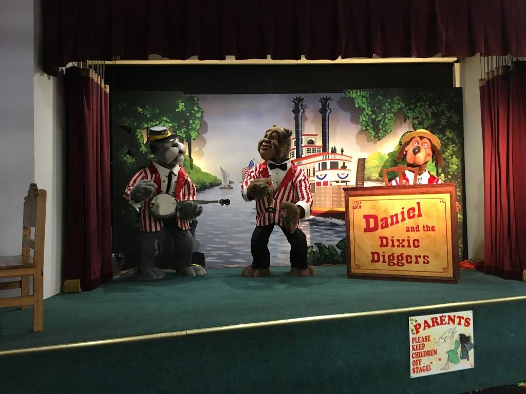 Huckleberry Junction Playhouse Theater | restaurant | 7441 N Genesee Rd, Genesee, MI 48437, USA | 8106401100 OR +1 810-640-1100