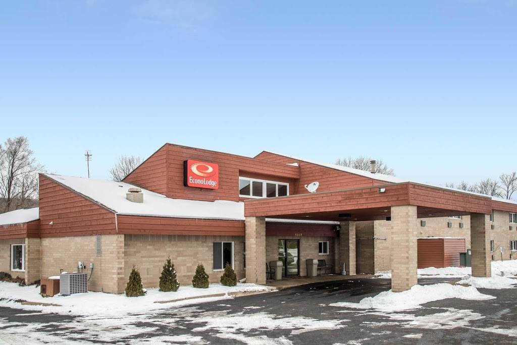 Econo Lodge | restaurant | 1207 St Croix St, River Falls, WI 54022, USA | 7154258388 OR +1 715-425-8388