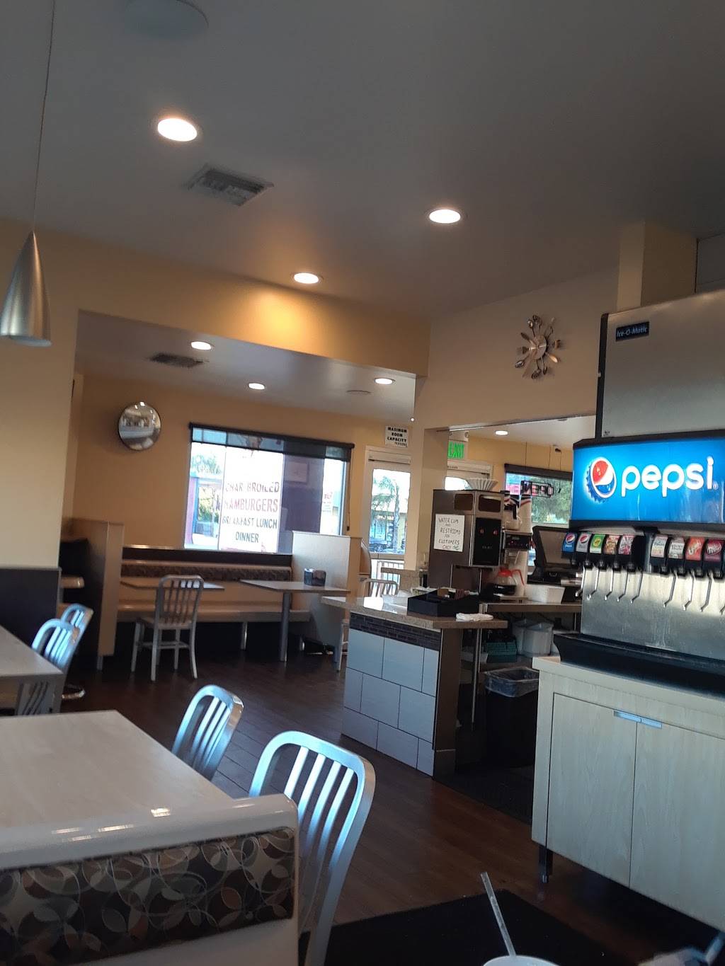 Golden Ox Burger | restaurant | 405 W Holt Ave, Pomona, CA 91768, USA | 9096221426 OR +1 909-622-1426