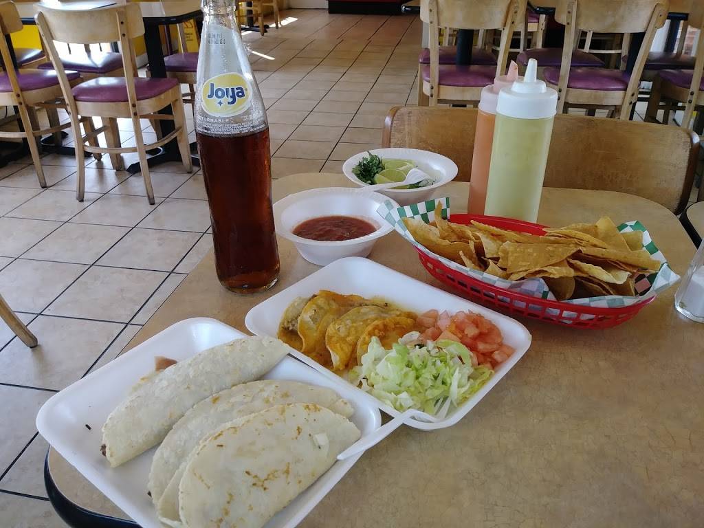 Tacos Sarandeados Juanito | restaurant | 4200 W Jefferson Blvd, Dallas, TX 75211, USA | 2143338980 OR +1 214-333-8980