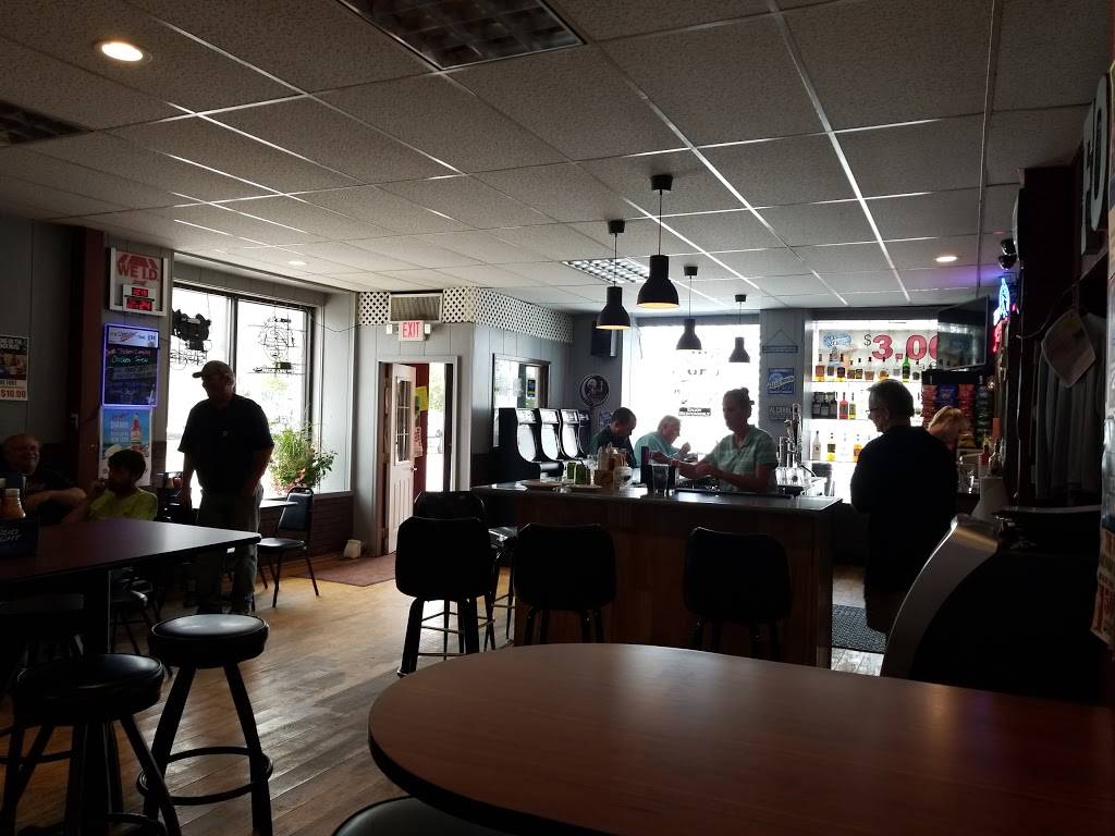 The Fort | restaurant | 100 Oak St, Fort Atkinson, IA 52144, USA | 5633589006 OR +1 563-358-9006