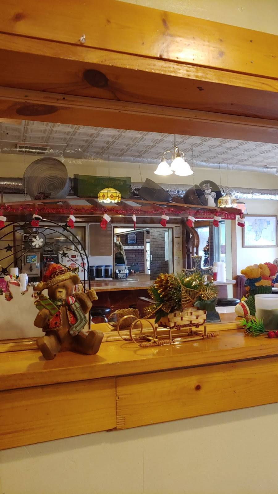 Copper Kettle | restaurant | 276 Main Cross St, Charlestown, IN 47111, USA | 8122564257 OR +1 812-256-4257