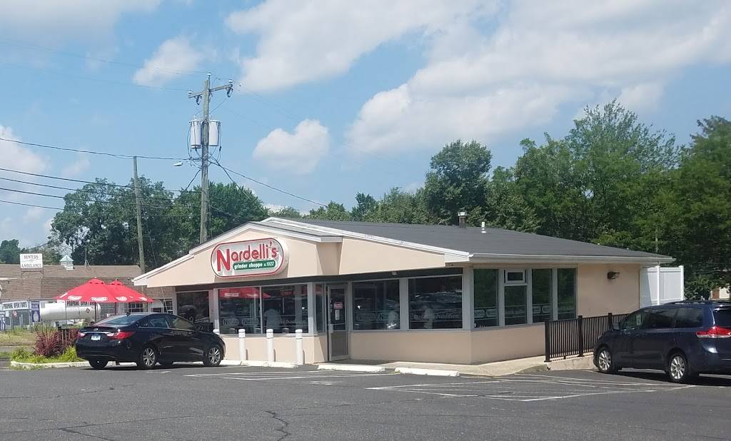 Nardellis Grinder Shoppe | meal takeaway | 896 E Main St, Meriden, CT 06450, USA | 2032351110 OR +1 203-235-1110