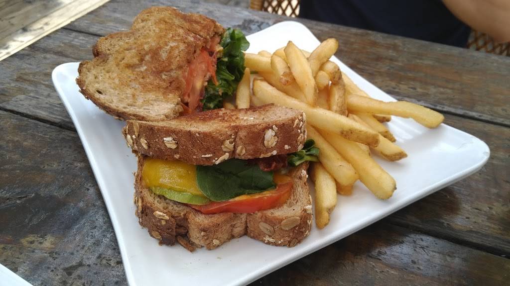 Bull & Crown Publick House | restaurant | 53 St George St, St. Augustine, FL 32084, USA | 9043422869 OR +1 904-342-2869