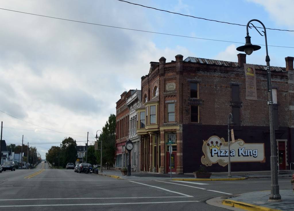 Pizza King | restaurant | 100 S Main St, Farmland, IN 47340, USA | 7654687577 OR +1 765-468-7577