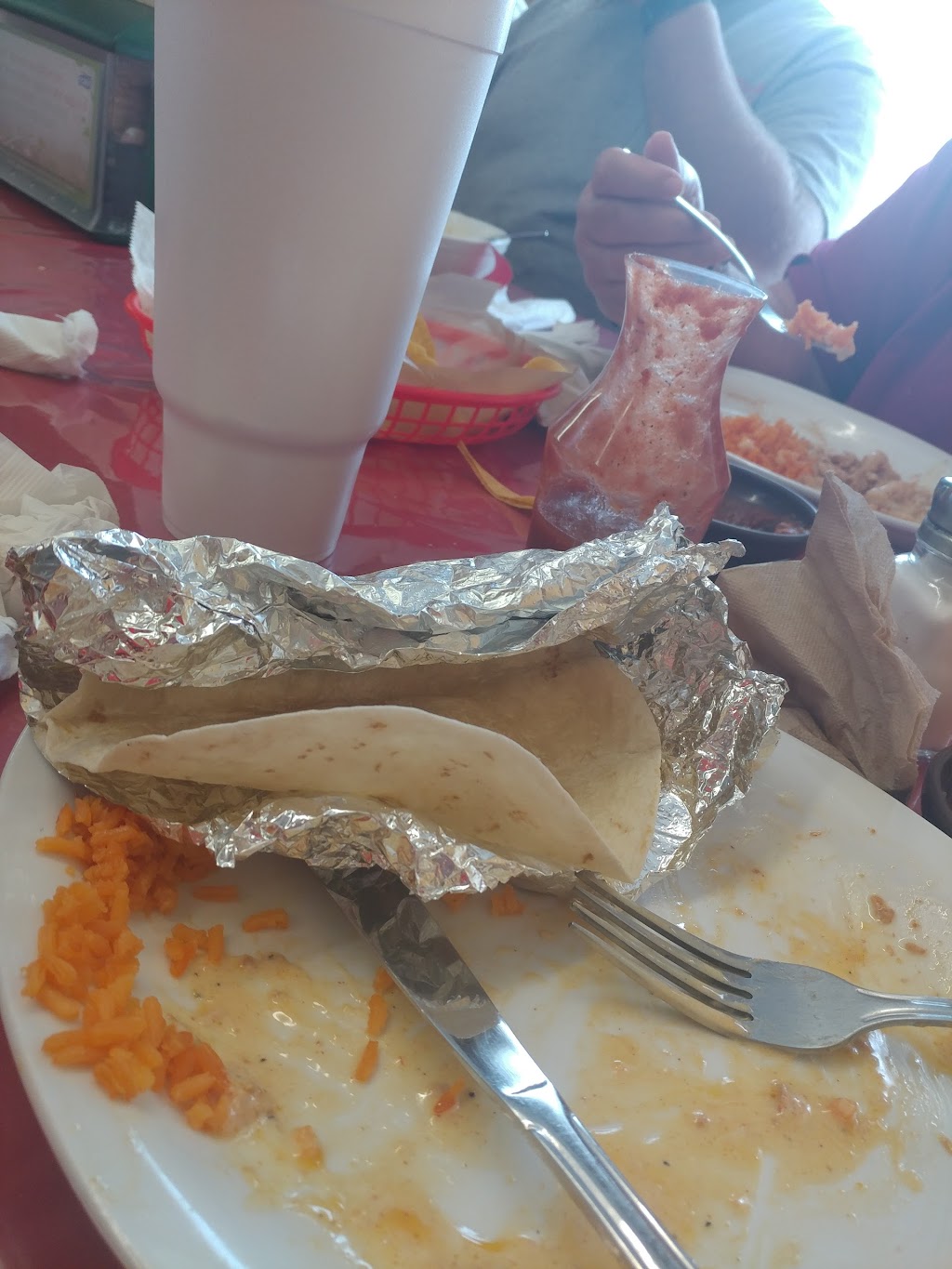 Tapias Mexican Restaurant | restaurant | 105 Larned St, Belpre, KS 67519, USA | 6209953320 OR +1 620-995-3320