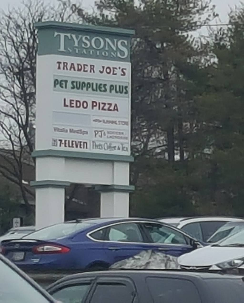 Crisp & Juicy | restaurant | 7520 Leesburg Pike, Falls Church, VA 22043, USA | 7035060500 OR +1 703-506-0500