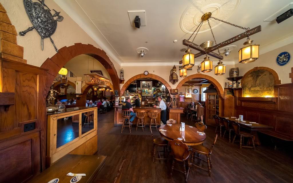 Dakota Inn | restaurant | 17324 John R St, Detroit, MI 48203, USA | 3138679722 OR +1 313-867-9722