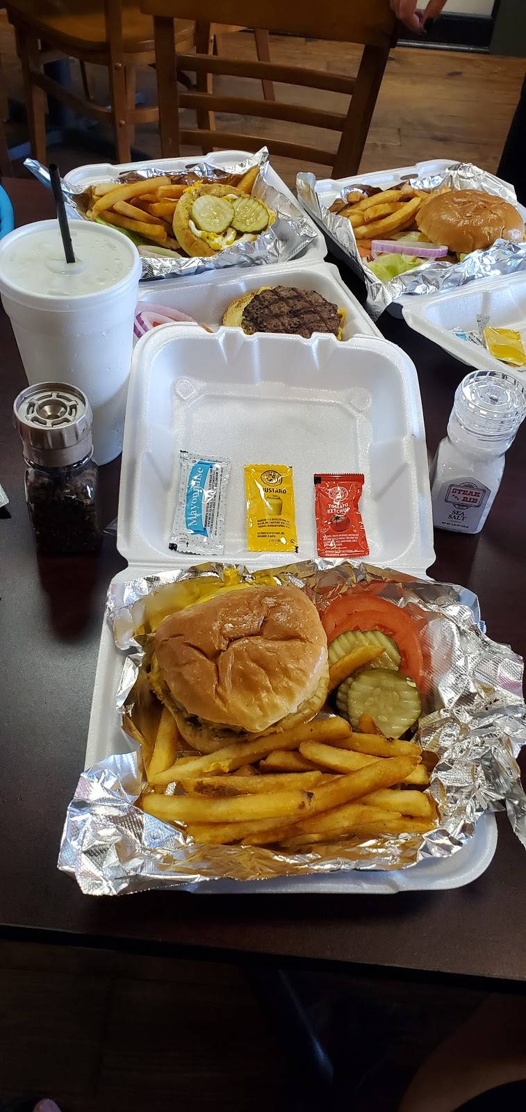 $5 Burger and BBQ | restaurant | 1131 N Tennessee St, Cartersville, GA 30120, USA | 4703154707 OR +1 470-315-4707