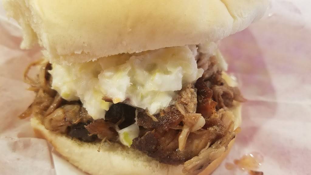 Joes Texas Barbeque | restaurant | 2052 Holmgren Way, Green Bay, WI 54304, USA | 9204301404 OR +1 920-430-1404