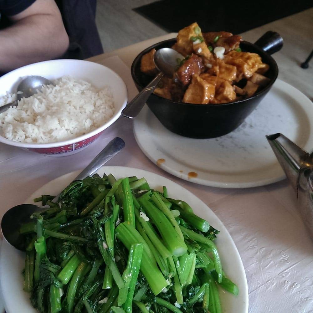 Royal Treasure Restaurant | restaurant | 774 Somerset St W, Ottawa, ON K1R 6R1, Canada | 6132378827 OR +1 613-237-8827