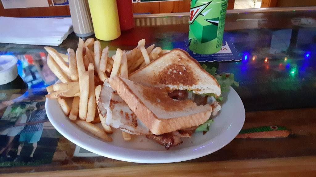 Johnny Gs Fishing Hole | restaurant | 6962 Co Rd M, Sturgeon Bay, WI 54235, USA | 9207439814 OR +1 920-743-9814