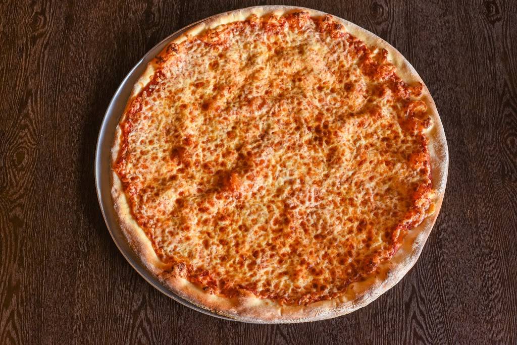 Lutinas Pizza & Subs | restaurant | 12020 S Shore Blvd, Wellington, FL 33414, USA | 5614222929 OR +1 561-422-2929