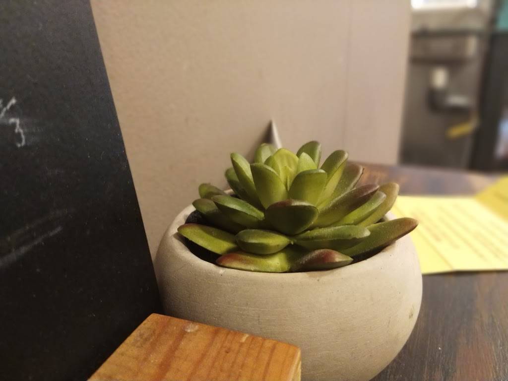 Hibbert-Davis Urban Brews | restaurant | 247 Broad St Suite 101, Kingsport, TN 37660, USA | 4232474382 OR +1 423-247-4382