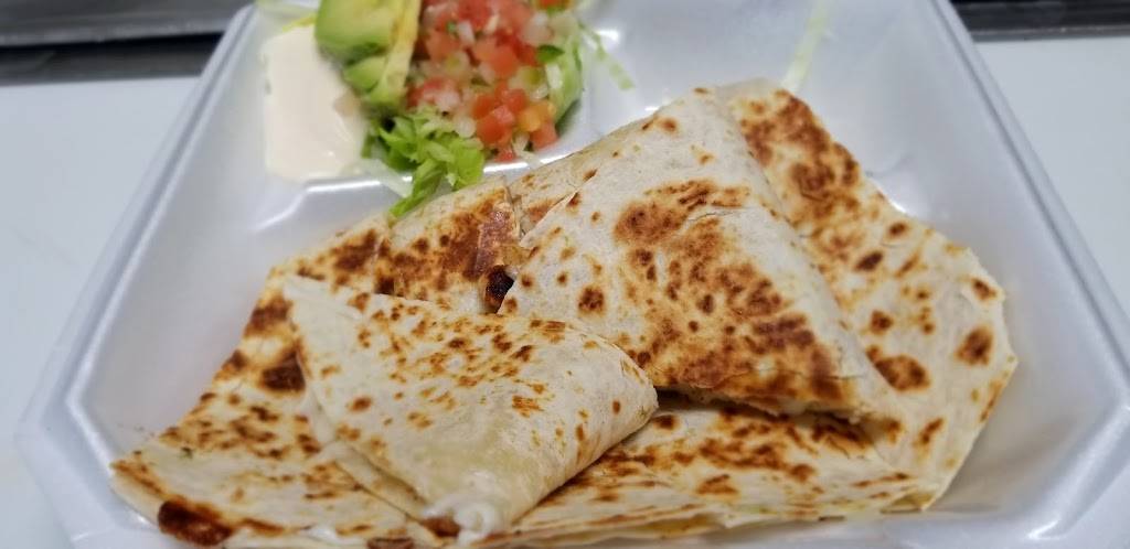 Changaro & Pupuseria | restaurant | 107 E Diamond Ave, Gaithersburg, MD 20877, USA | 2409126736 OR +1 240-912-6736