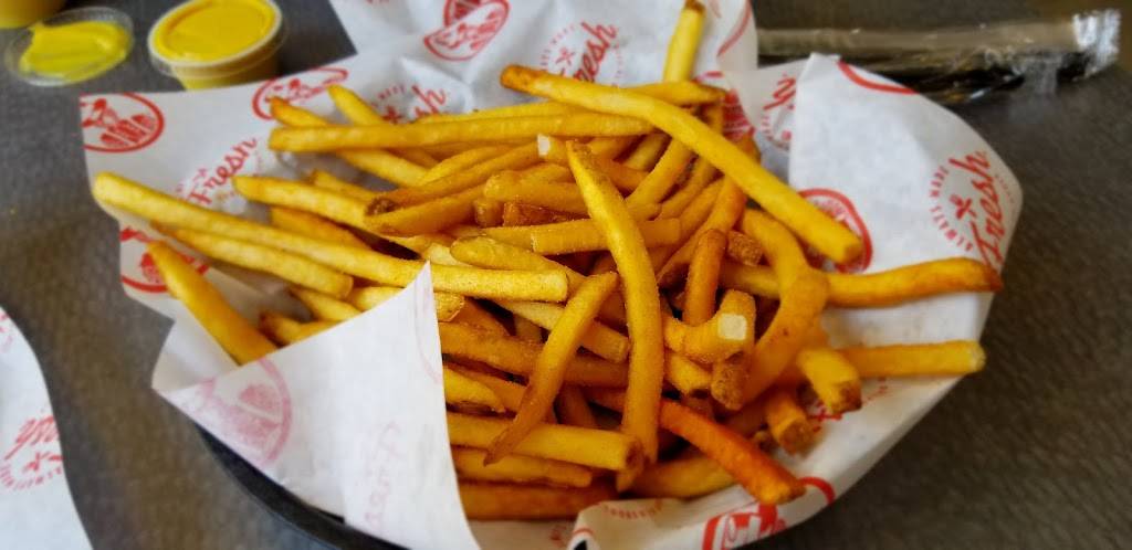 Slim Chickens | restaurant | 145 S Mayo Trail, Pikeville, KY 41501, USA | 6067667546 OR +1 606-766-7546