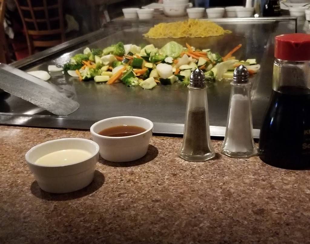 Fuji Teppanyaki & Sushi | restaurant | 5621 196th St SW, Lynnwood, WA 98036, USA | 4253617574 OR +1 425-361-7574