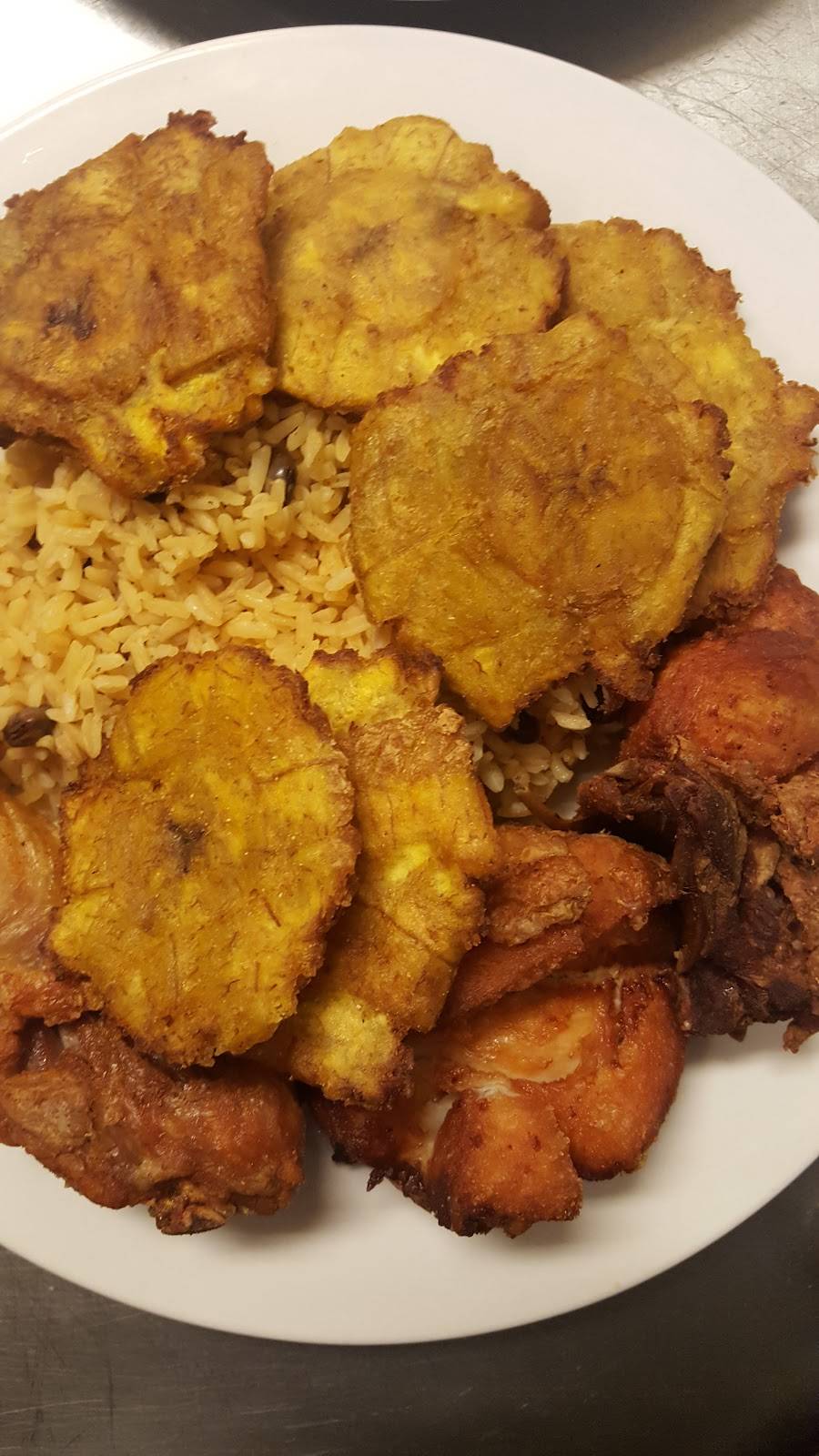 The Blue Ribbon Tavern & Eatery | restaurant | 739 W St Paul Ave, Waukesha, WI 53188, USA | 2625428100 OR +1 262-542-8100