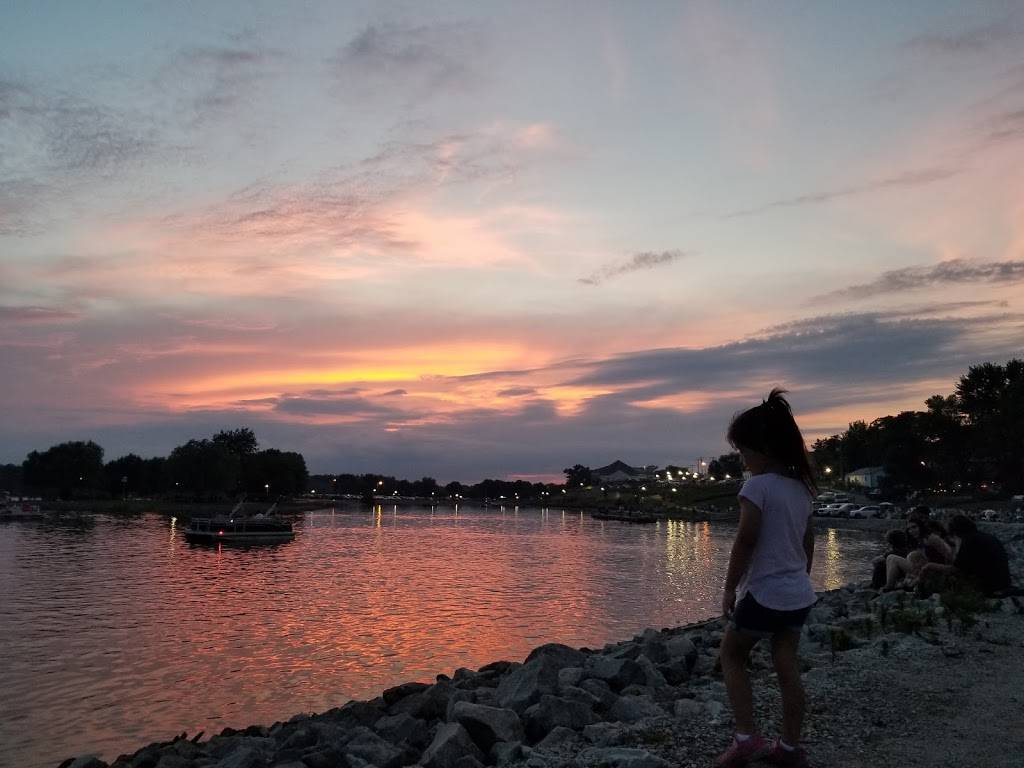 Corner Gardens Bar & Grill | restaurant | 317 Main St, Warsaw, MO 65355, USA | 6604387637 OR +1 660-438-7637