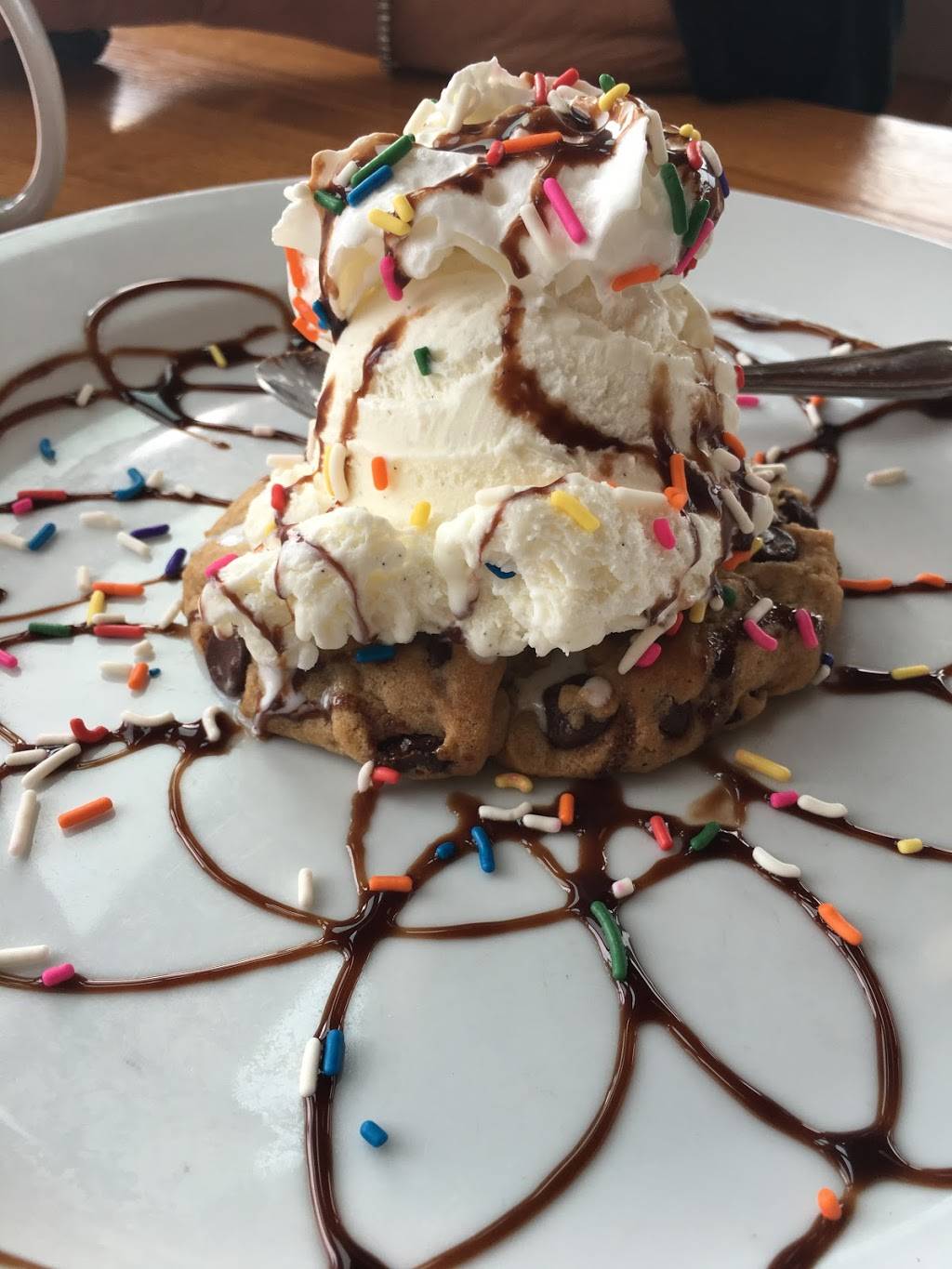 Inlet Seafood Restaurant | restaurant | 541 E Lake Dr, Montauk, NY 11954, USA | 6316684272 OR +1 631-668-4272