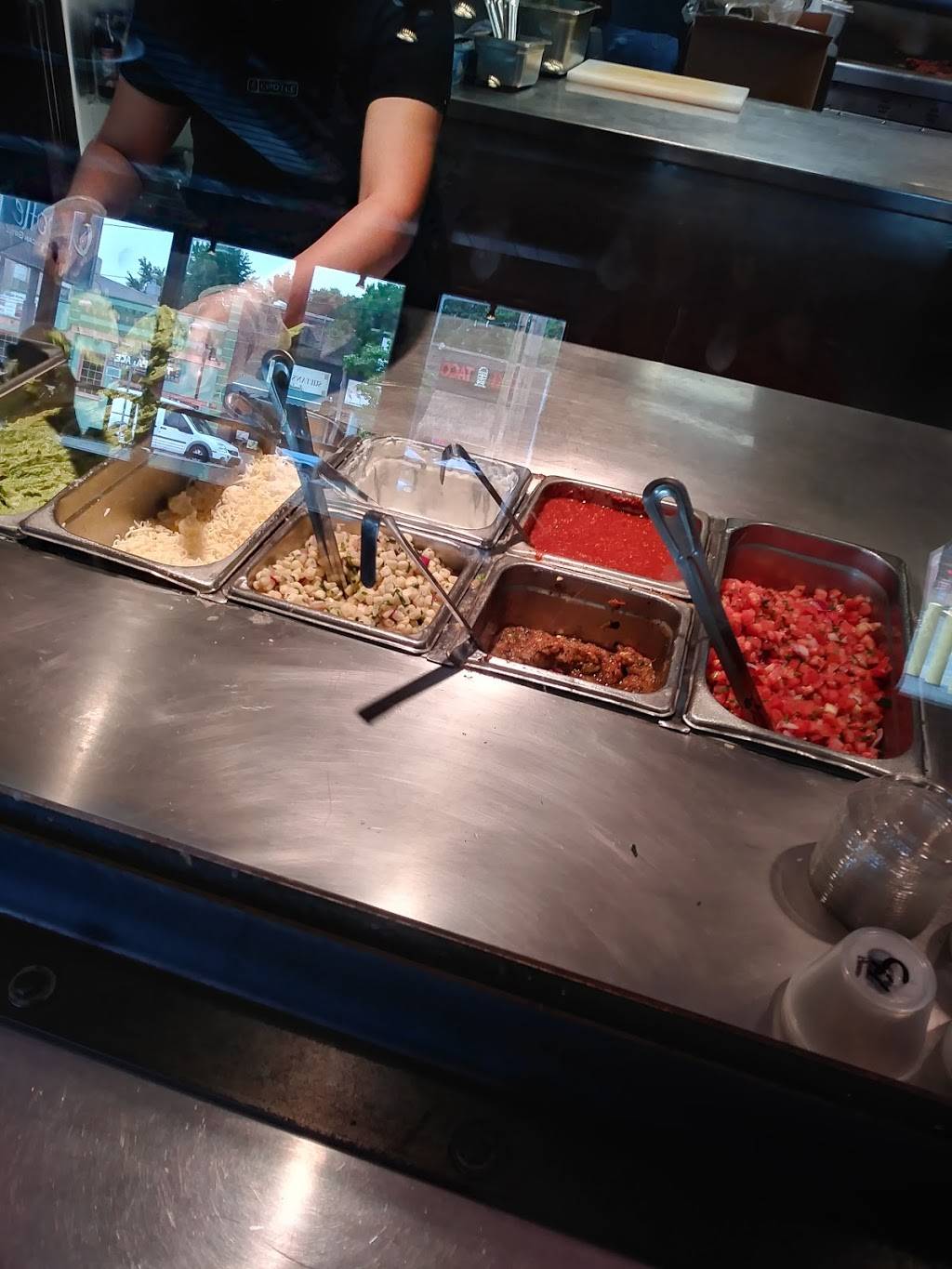 Chipotle Mexican Grill | restaurant | 1713 W 39th St, Kansas City, MO 64111, USA | 8169318006 OR +1 816-931-8006