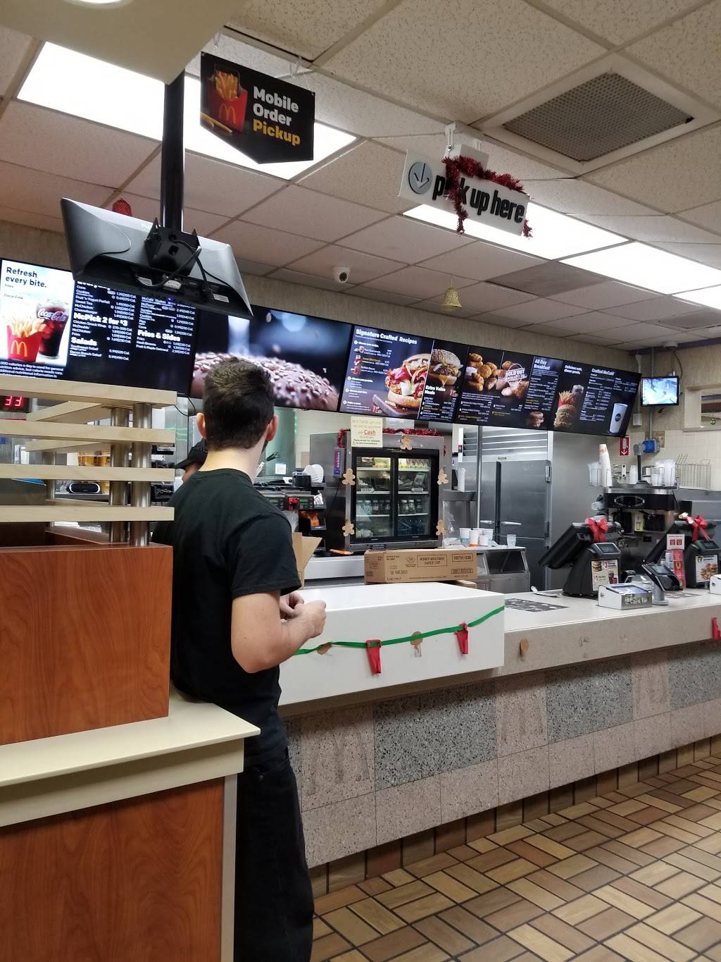 McDonalds | cafe | 5500 Sunrise Hwy, Massapequa, NY 11758, USA | 5167989192 OR +1 516-798-9192