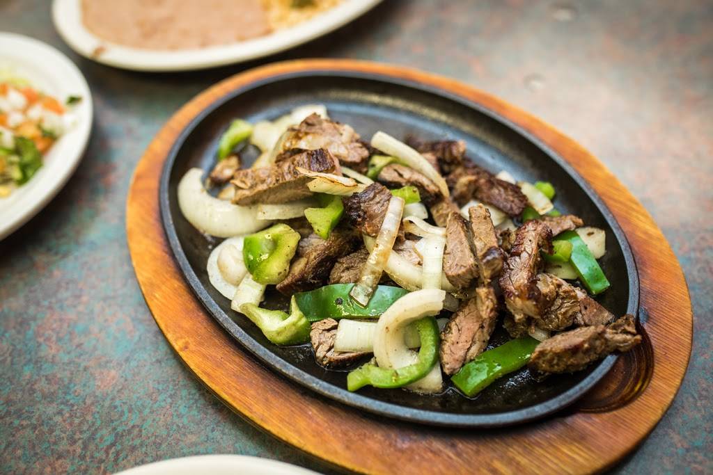 Las Lomas Tex-Mex Cantina | restaurant | 730 W Stassney Ln #130, Austin, TX 78745, USA | 5124289425 OR +1 512-428-9425