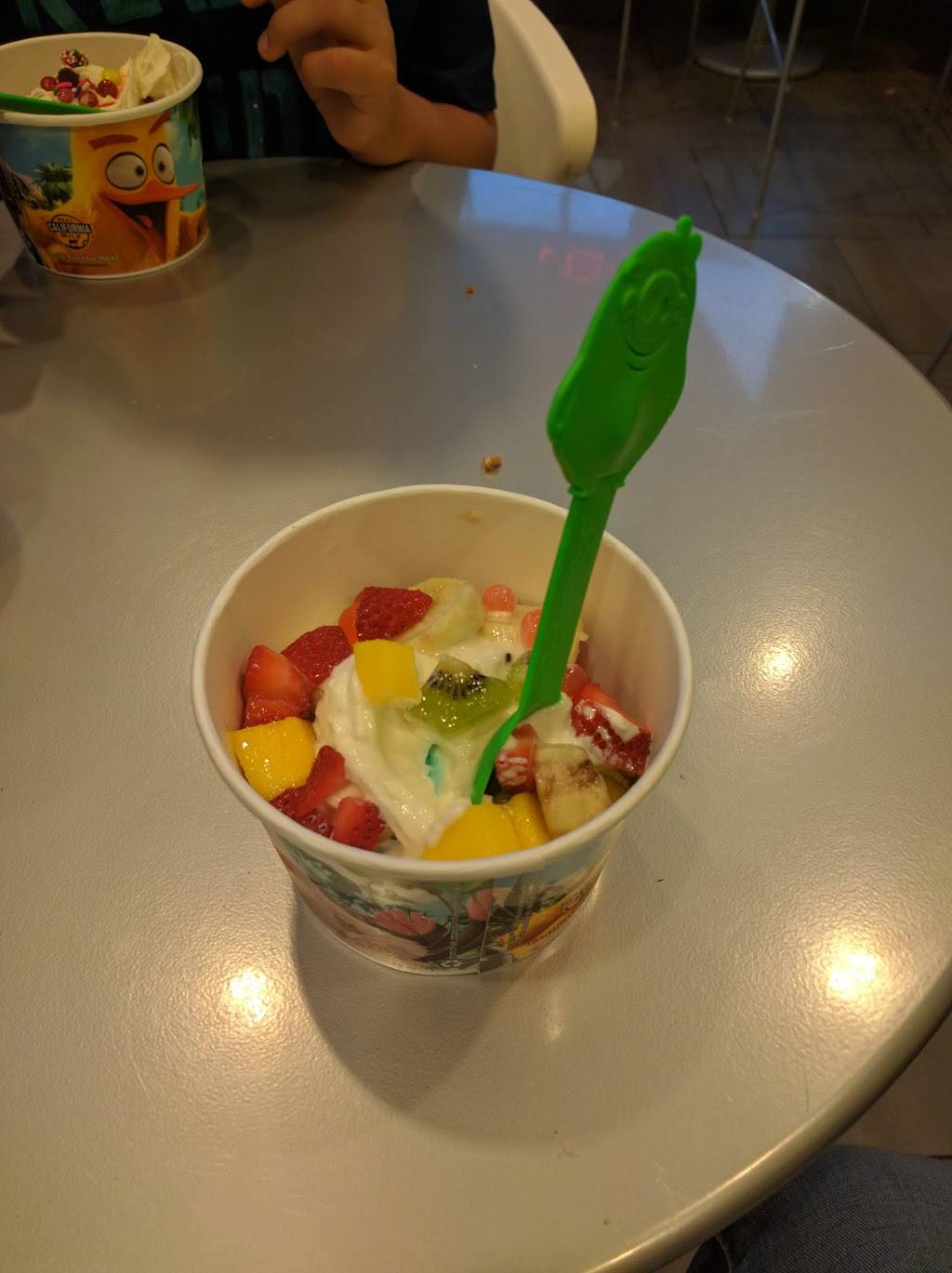 Menchies Frozen Yogurt | bakery | 6169 S Jog Rd, Lake Worth, FL 33467, USA | 5613579914 OR +1 561-357-9914