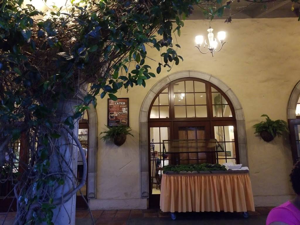 Green Parrot Villa | restaurant | 2035 N Main St, Santa Ana, CA 92706, USA | 7145691970 OR +1 714-569-1970