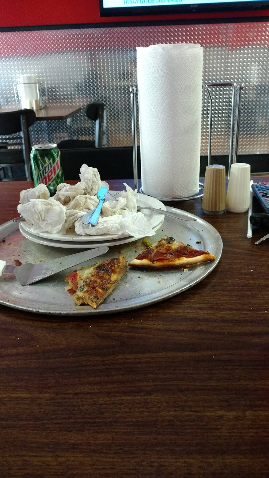 Brians Pizza | restaurant | 146 E Lincoln Ave, Hinckley, IL 60520, USA | 8152867071 OR +1 815-286-7071