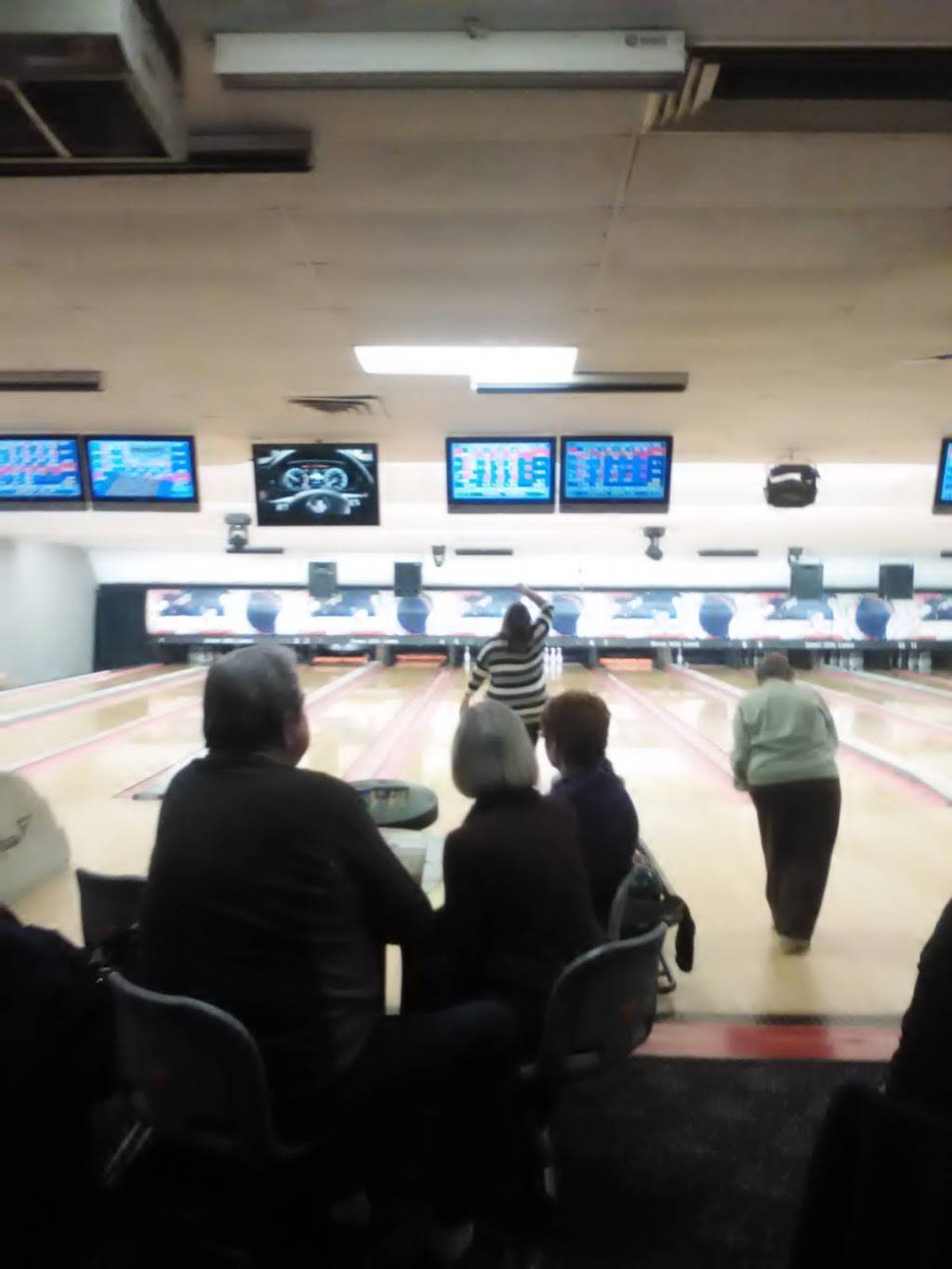 Seven Hills Lanes | meal takeaway | 7279 Broadview Rd, Seven Hills, OH 44131, USA | 2164471868 OR +1 216-447-1868