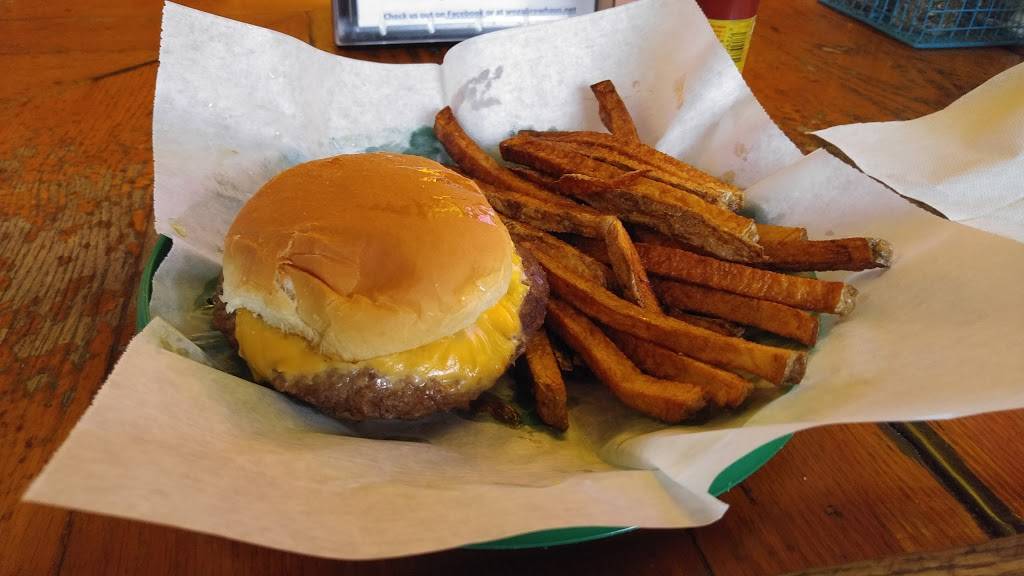 Haufschildts Brew Haus | restaurant | 111 E Main St, Weyauwega, WI 54983, USA | 9208673208 OR +1 920-867-3208