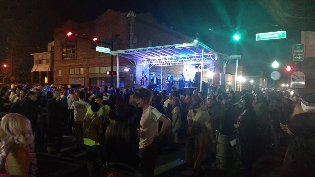 The Red Carpet Lounge | night club | 308 Elizabeth St, Charleston, WV 25311, USA | 3043429977 OR +1 304-342-9977