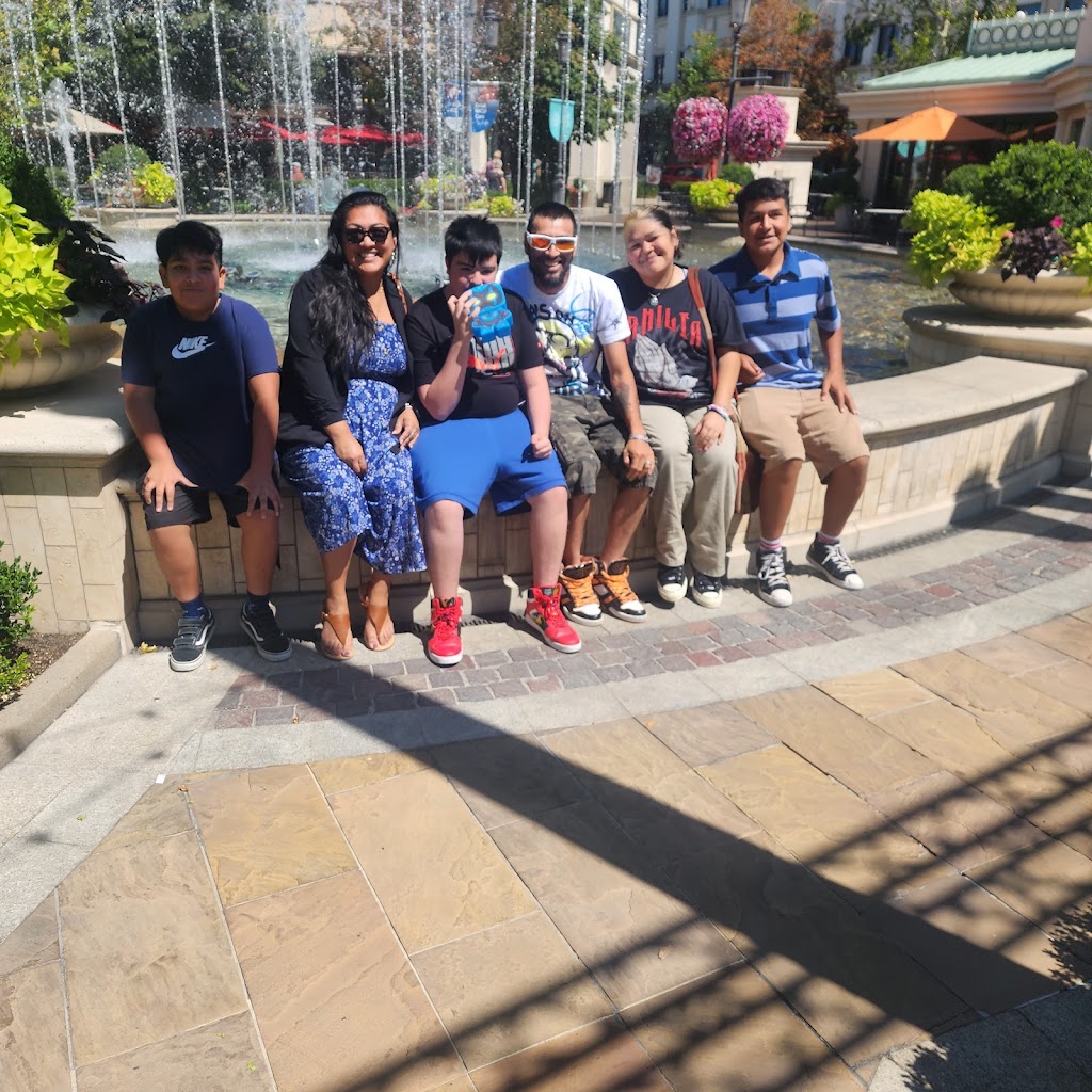 Fountain Square Eats & Treats Food pavilions | restaurant | Farmington, UT 84025, USA | 8019239111 OR +1 801-923-9111